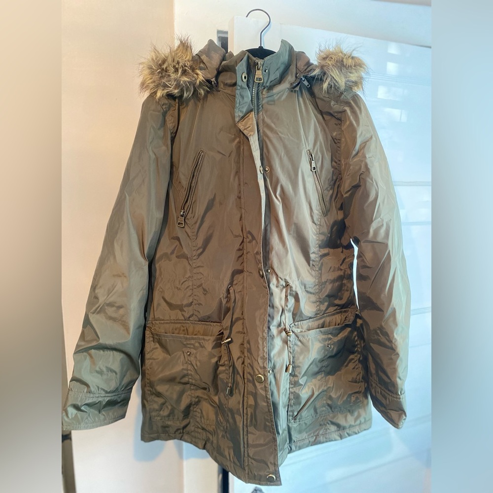 Madden Girl Olive Green Snow Jacket w/ Faux Fur Removable Hood. Size Large.